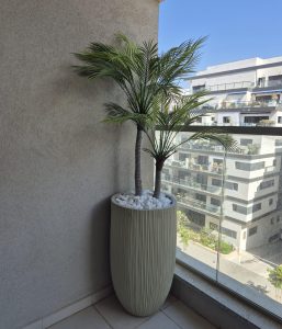 דקל מפוצל מלאכותי 1.2 מטר UV לשמש כולל כד סנטוריני גבוהה במגוון צבעים